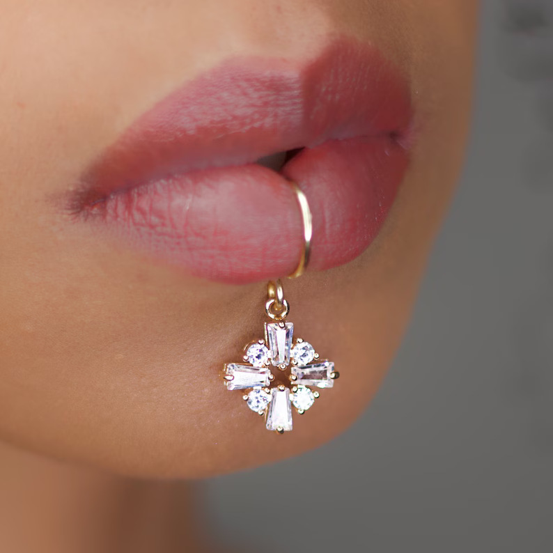 Body Jewelry And Earrings - ต่างหูทรงดอกไม้สีทองหรูหรา ประดับด้วยเพชรคิวบิกเซอร์โคเนียหลากสีสัน คุณภาพสูง สำหรับงานเลี้ยงแฟชั่น