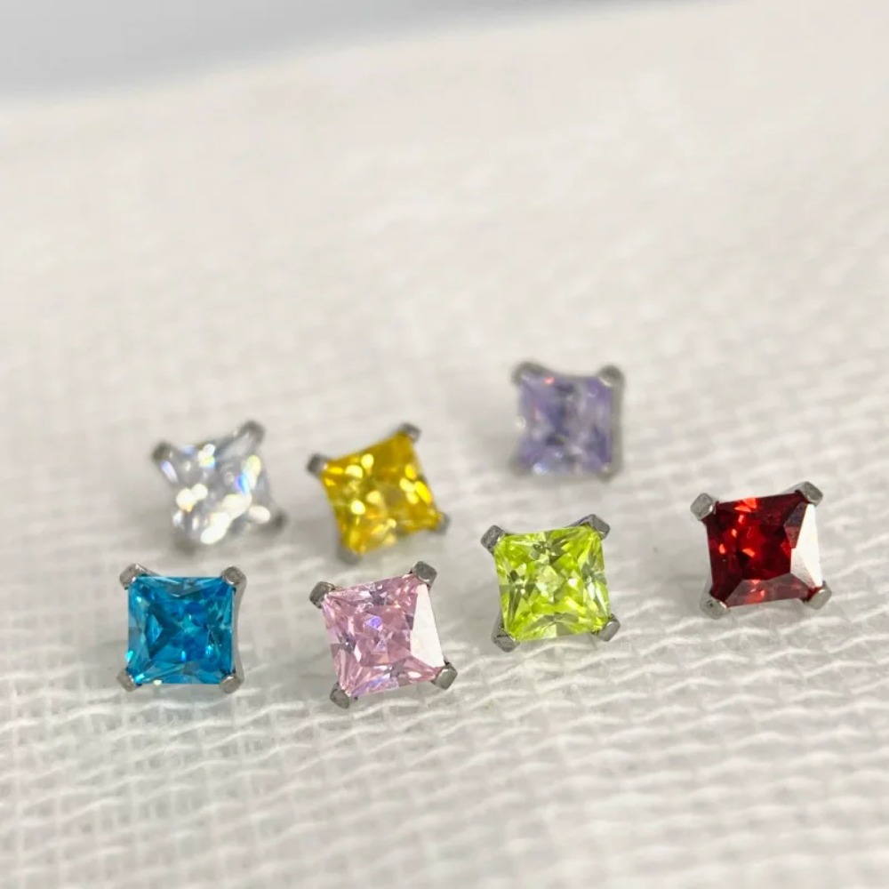 แหวนเจาะริมฝีปากไทเทเนียม ASTM - Body Jewelry Internally Threaded บทวิจารณ์และราคา