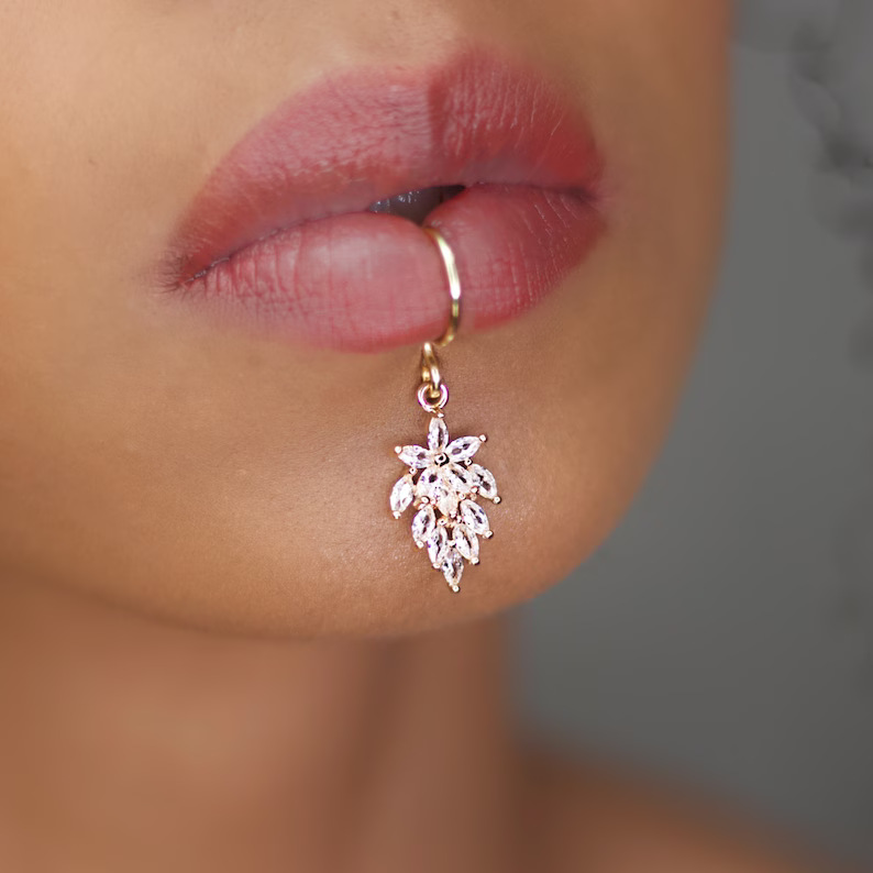 ต่างหูทรงดอกไม้สีทองหรูหรา ประ - Body Jewelry And Earrings บทวิจารณ์และราคา